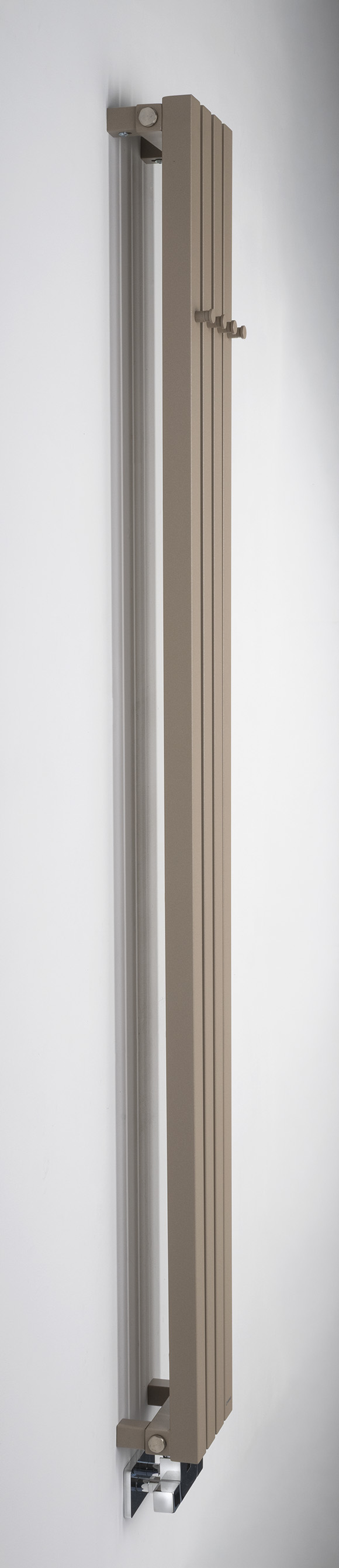 64268-ir247s-letizia-otopne-teleso-190x1800mm-piskovec-bok-c