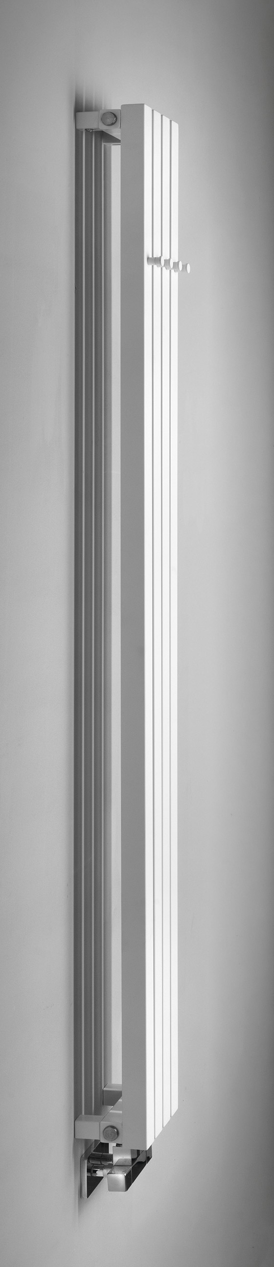64265-ir247w-letizia-otopne-teleso-190x1800mm-bila-mat-bok-c