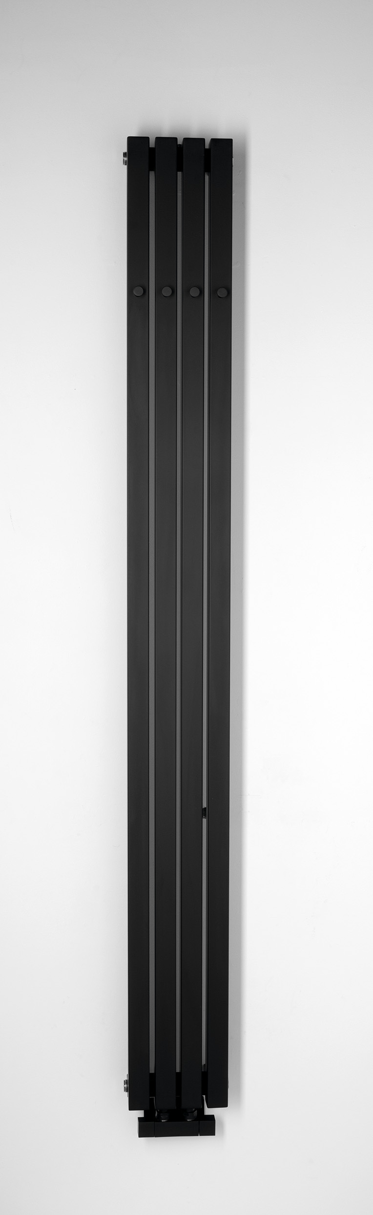 64267-ir247b-letizia-otopne-teleso-190x1800mm-cerna-mat-predek-c