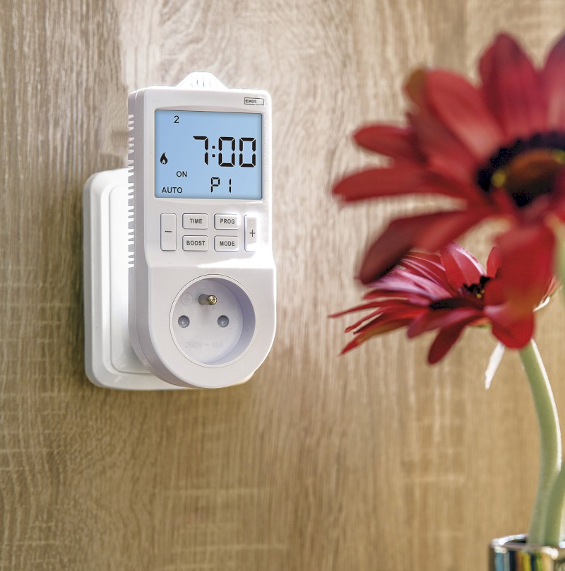 Zásuvkový termostat s funkcí digitální spínací zásuvky s wifi P56601FR