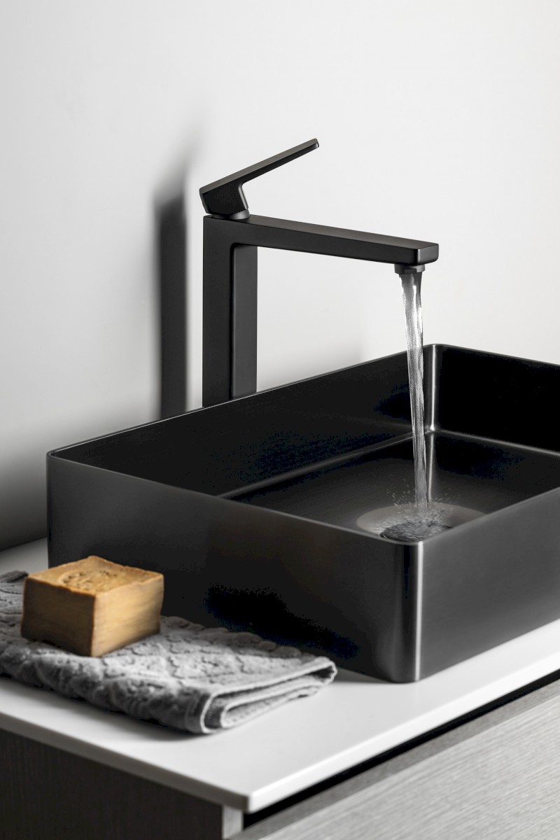 TURSI stojánková umyvadlová baterie vysoká, prodloužená hubice, černá mat TI007B