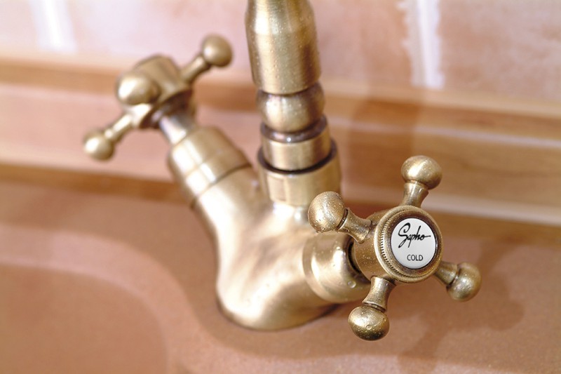 ANTEA stojánková dřezová baterie s retro hubicí, bronz 3126