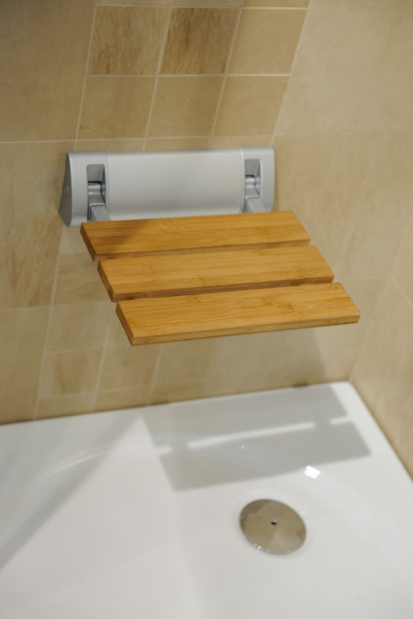 RAVO sklopné sedátko do sprchového koutu 32x32,5cm, bambus AE236
