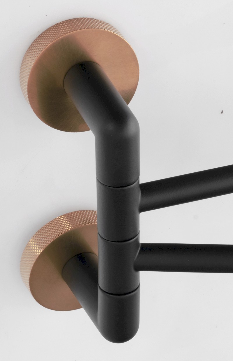 LARISSA dvojitý držák ručníků otočný 350mm, černá/měď mat WS021BC