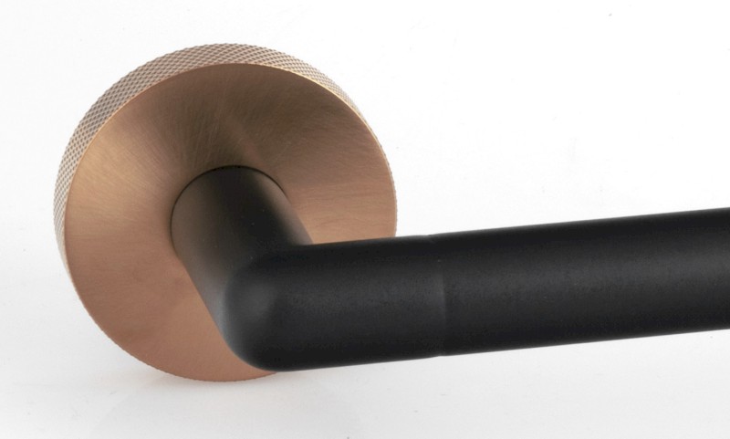 LARISSA držák ručníků 300mm, černá/měď mat WS009BC