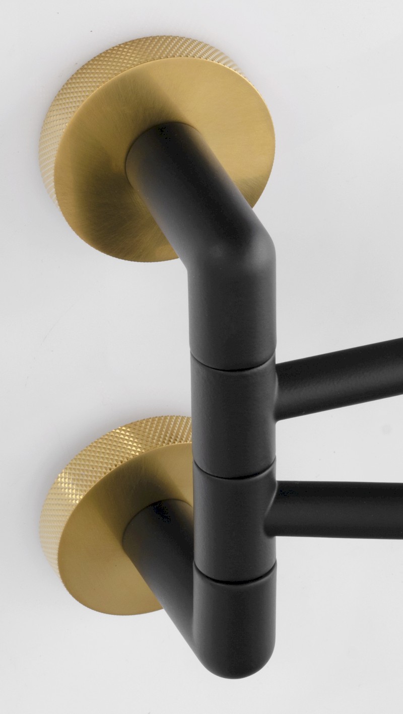 LARISSA dvojitý držák ručníků otočný 350mm, černá/zlato mat WS021BG