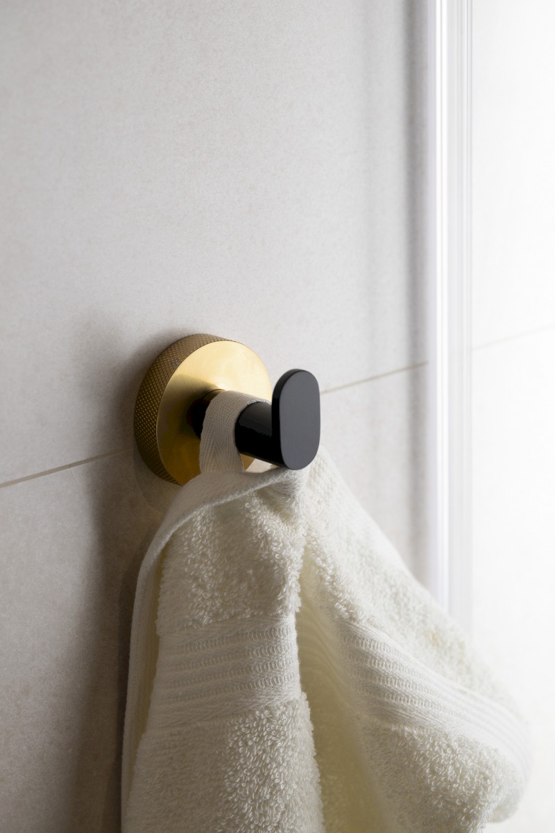 LARISSA háček, černá/zlato mat WS101BG