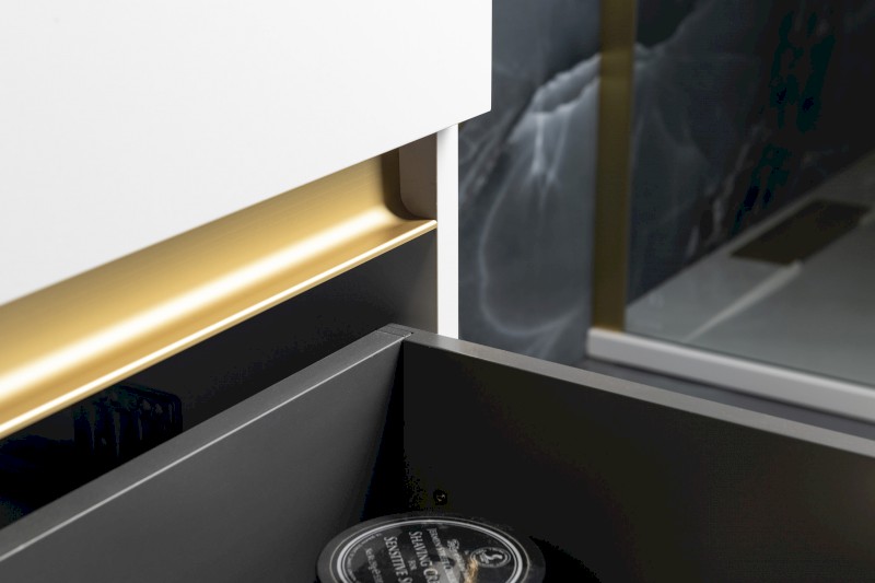 CHANEL dekorační lišta mezi zásuvky 534x70x20 mm, zlato mat DT602