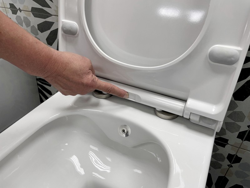 AVVA CLEANWASH závěsná WC mísa, integrovaná baterie a bidet. sprška, Rimless, 35,5x53cm, bílá 100315
