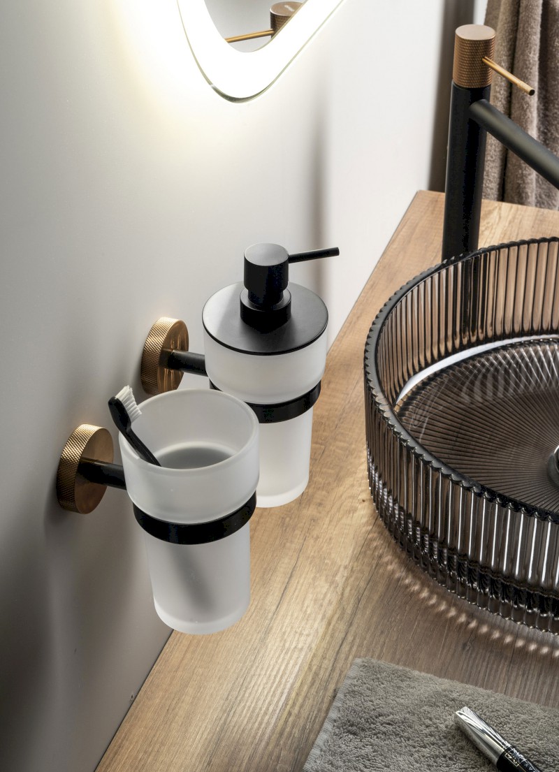 LARISSA sklenka, mléčné sklo, černá/měď mat WS004BC