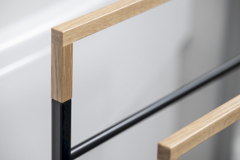 SKA stojan na ručníky 550x800x200mm, černá mat/dub SKA308