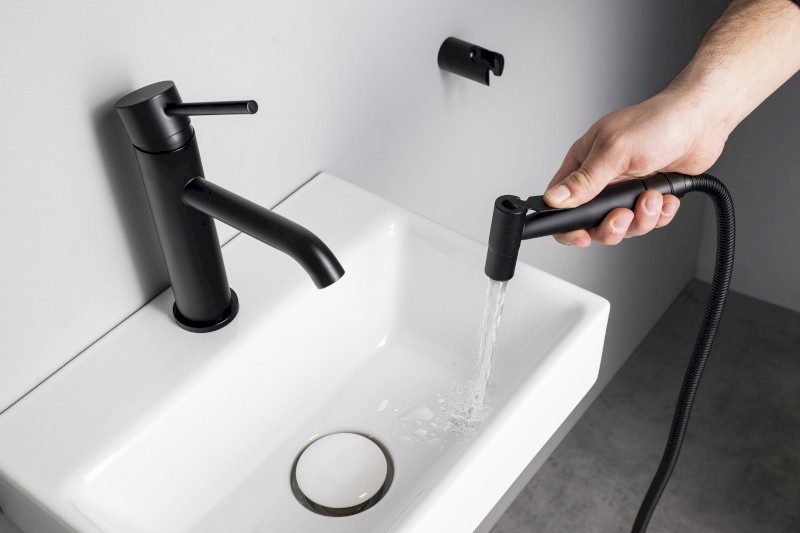 RHAPSODY stojánková umyvadlová baterie s bidetovou sprchou, černá 1209-08B