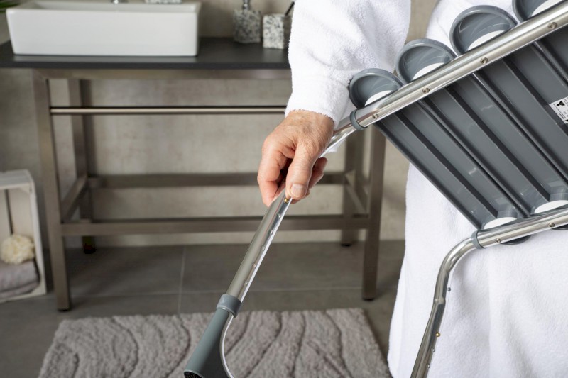 HANDICAP koupelnová stolička, výškově nastavitelná, chrom/bílá A172101