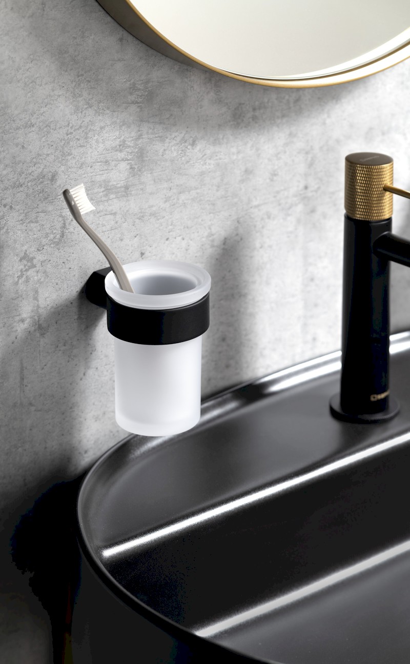 PIRENEI sklenka, mléčné sklo, černá mat PI1014