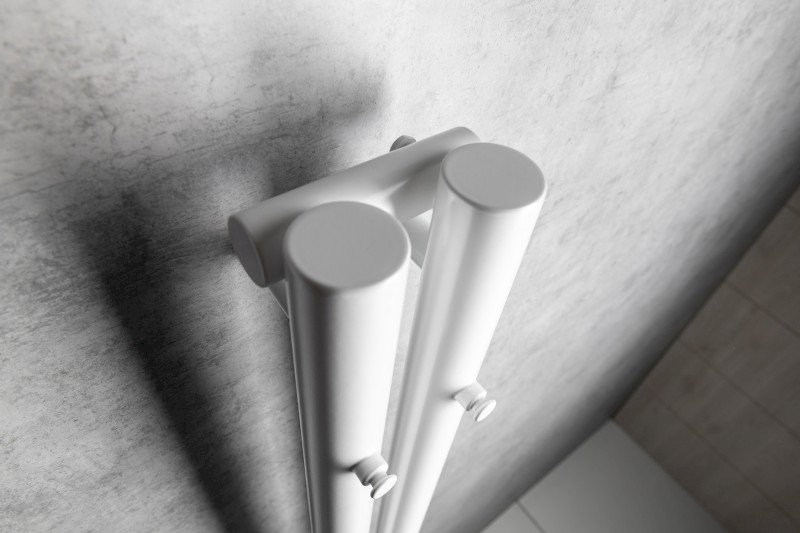 PILON otopné těleso 122x1800mm, se dvěma háčky pro ručník, bílá mat IZ125T