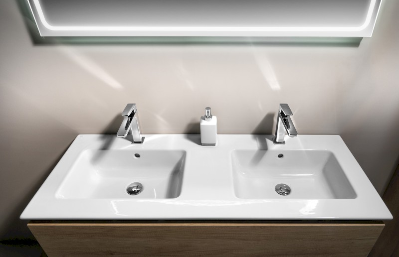 EZARA dvojumyvadlová skříňka 120x55x46cm, dub stříbrný EZ121-1111