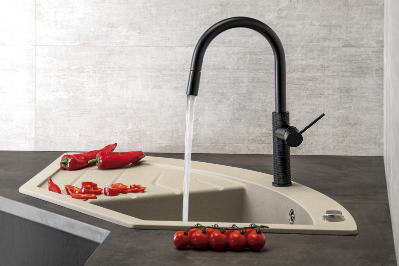 FLAWO stojánková dřezová baterie s výsuvnou sprškou, černá mat FR576B