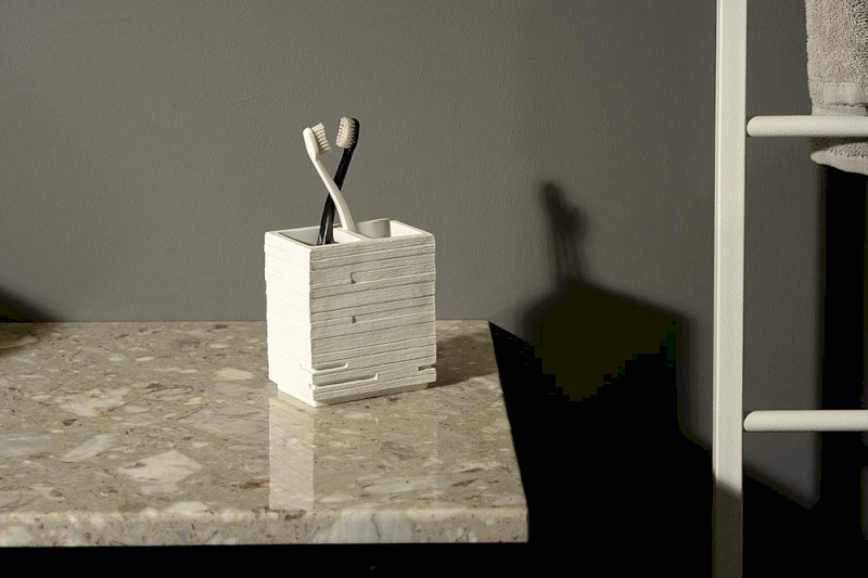 QUADROTTO držák kartáčků na postavení, bílá QU9802