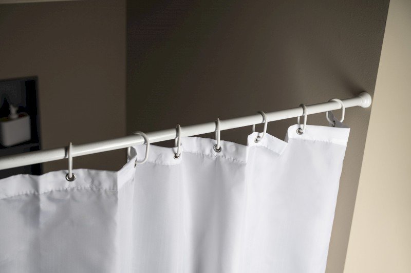 Teleskopická rozpěrná tyč 63-105cm, bílá 4051