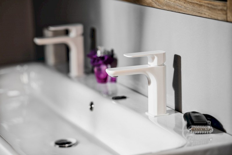 SPY stojánková umyvadlová baterie, bílá mat PY02/14