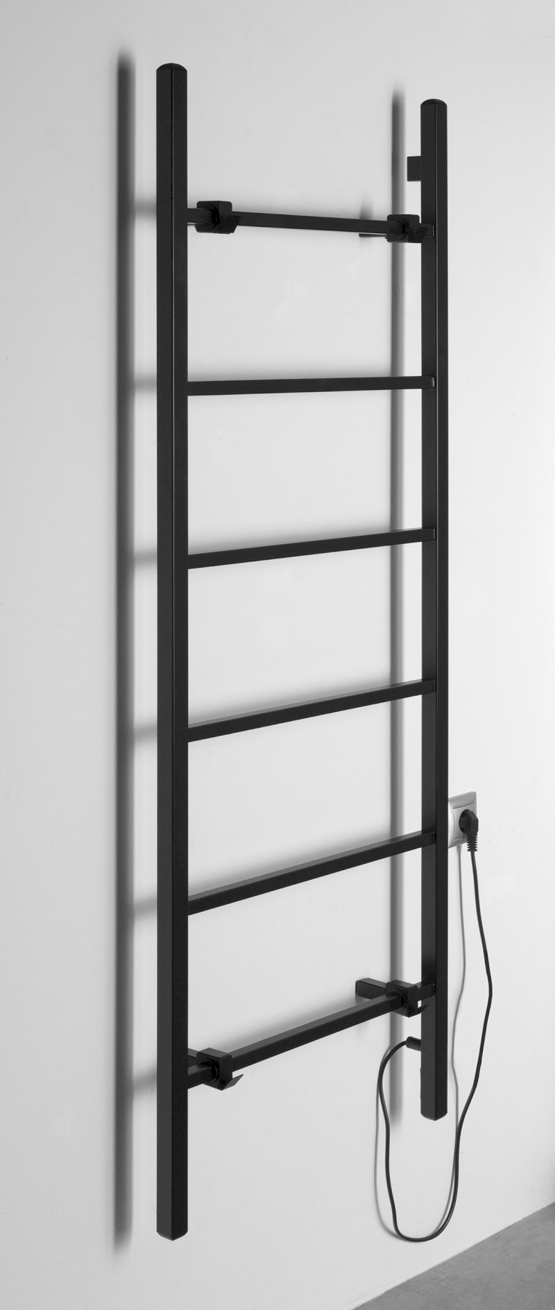 BARBO elektrický sušák ručníků, hranatý, 600x1600mm, 160 W, černá mat BB906