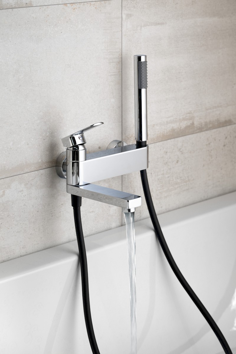 MIXONA nástěnná vanová baterie s ruční sprchou, otočné ramínko, chrom MG110