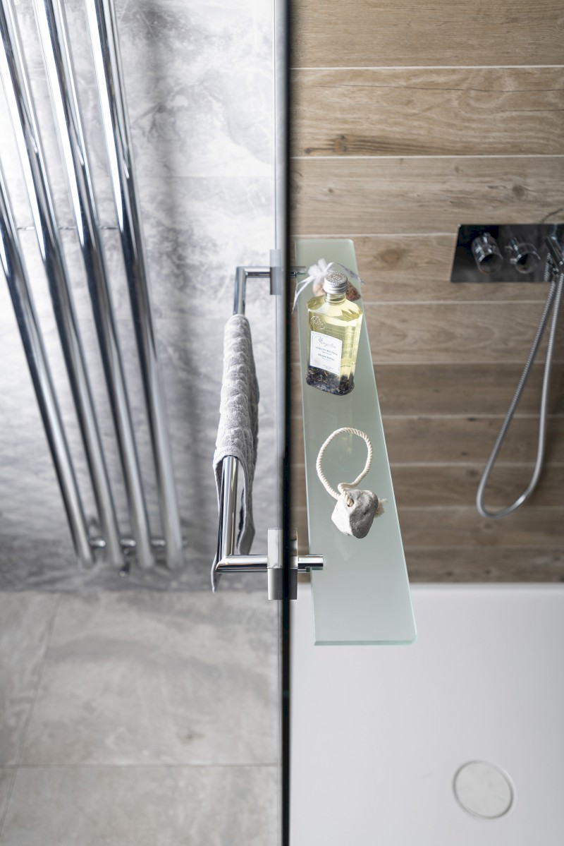 X-SQUARE police s držákem osušky na skleněnou zástěnu, chrom XQ458