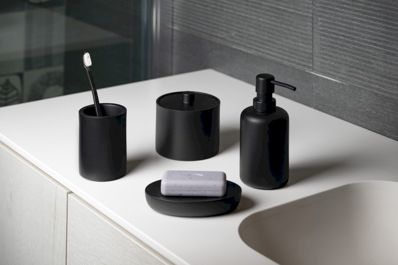 BRENDA dávkovač mýdla na postavení, černá mat BR8014