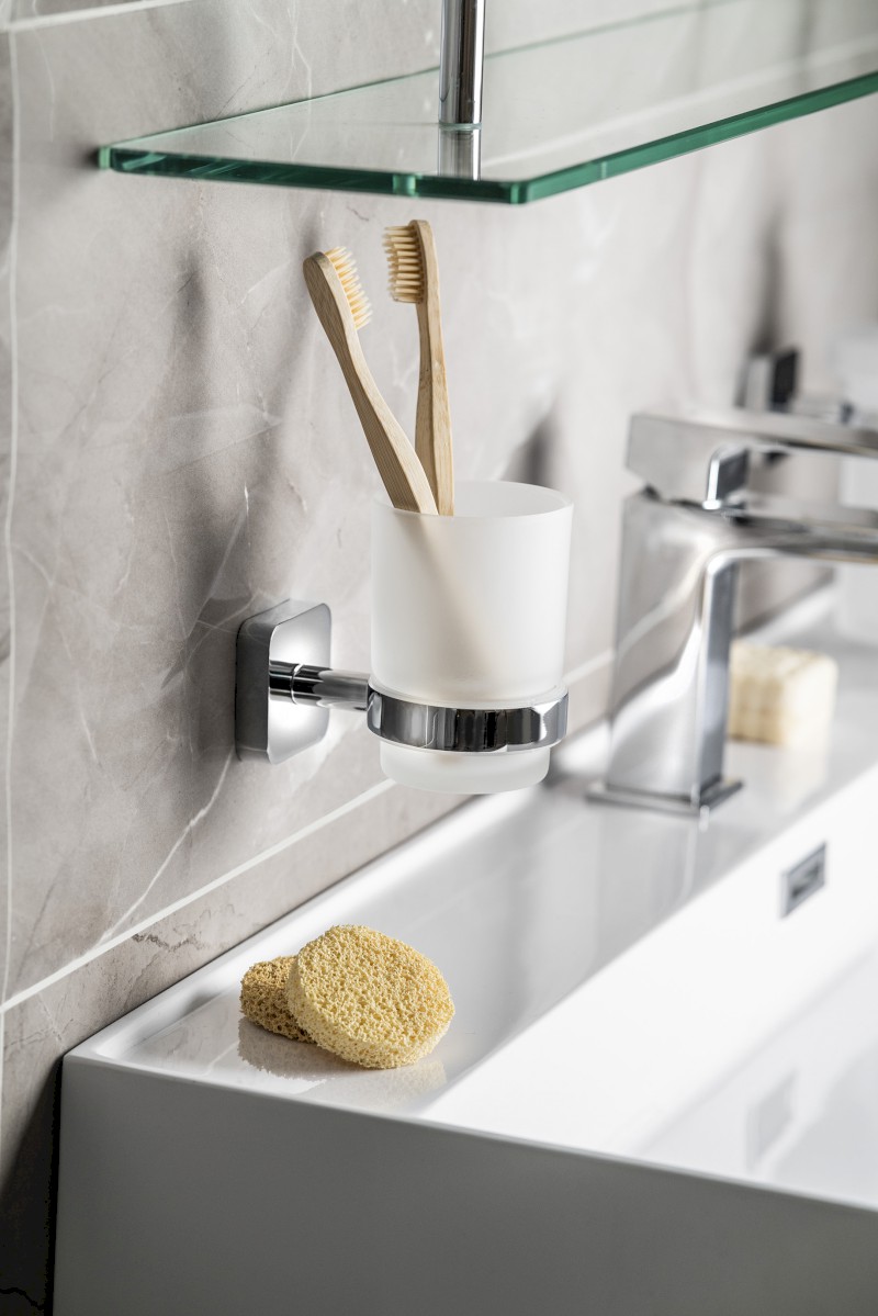 INSIA sklenka, mléčné sklo, chrom IS004