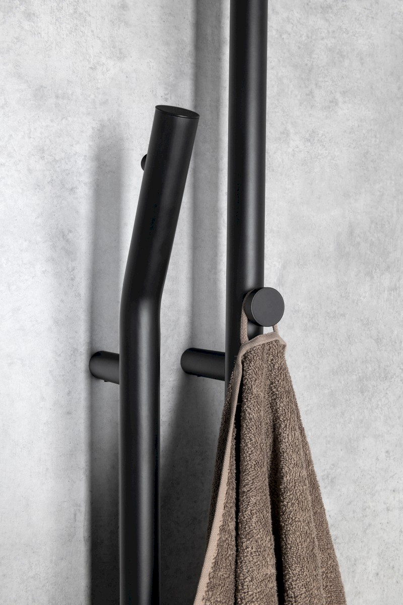 DUOPASSO elektrický sušák ručníků s časovačem, 122x1700mm, 45 W, černá mat ER330