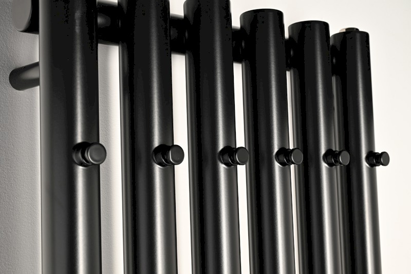 PILON otopné těleso 418x1800mm, se šesti háčky pro ručník, černá mat IZ132T