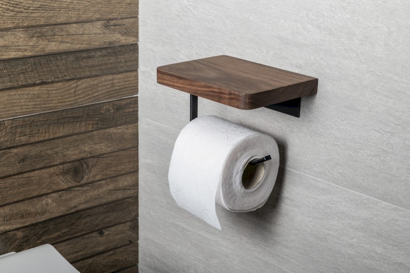 Držák toaletního papíru s poličkou, černá mat/ořech SKA417
