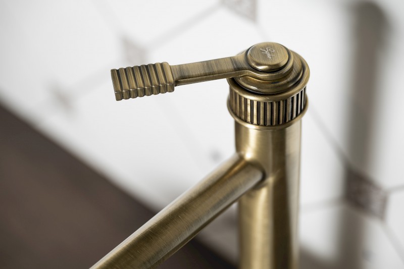 VERSI stojánková umyvadlová baterie vysoká, prodloužená hubice, bronz RV007/18