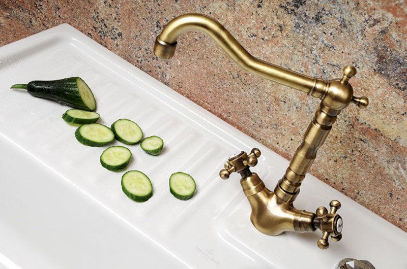 ANTEA stojánková dřezová baterie s retro hubicí, bronz 3126