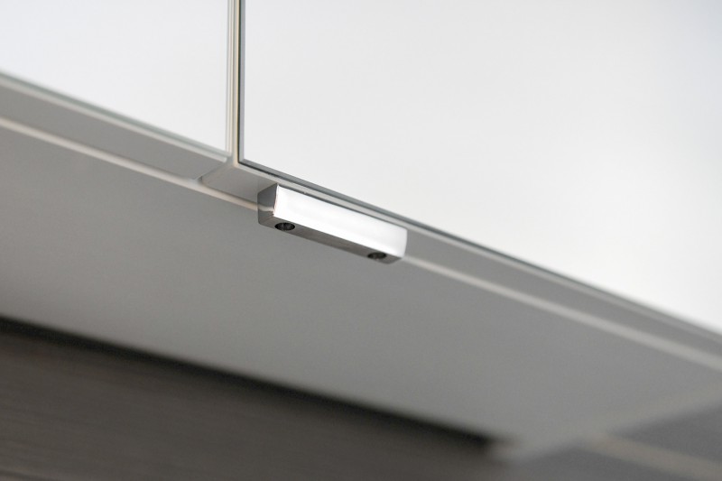 RIWA galerka s LED osvětlením, 3x dvířka, 121x70x17cm, jilm bardini RIW120-0013