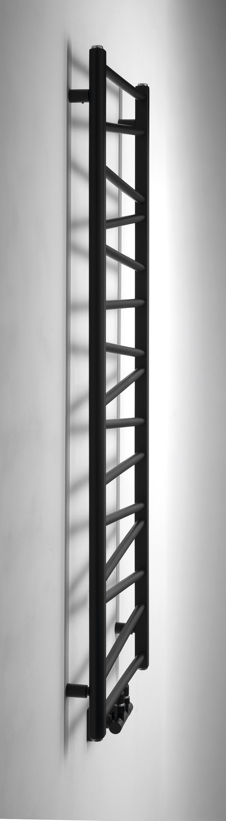 ANNALISA otopné těleso 500x1375mm, středové připojení, černá mat AN226