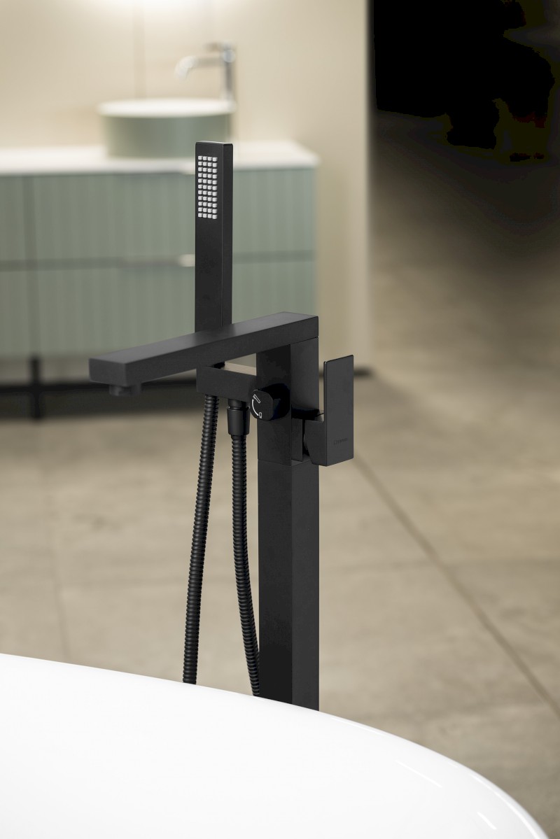 CUBEMIX vanová baterie s připojením do podlahy, černá mat CM021B