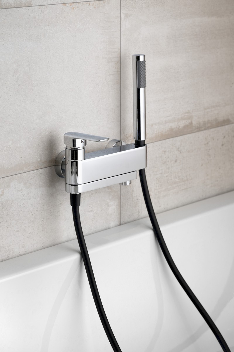 MIXONA nástěnná vanová baterie s ruční sprchou, otočné ramínko, chrom MG110