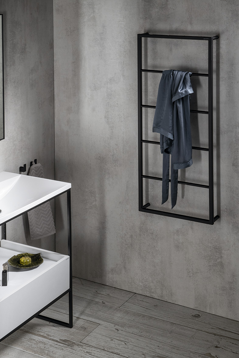 SKA nástěnný sušák ručníků 450x1150x100mm, černá mat SKA501