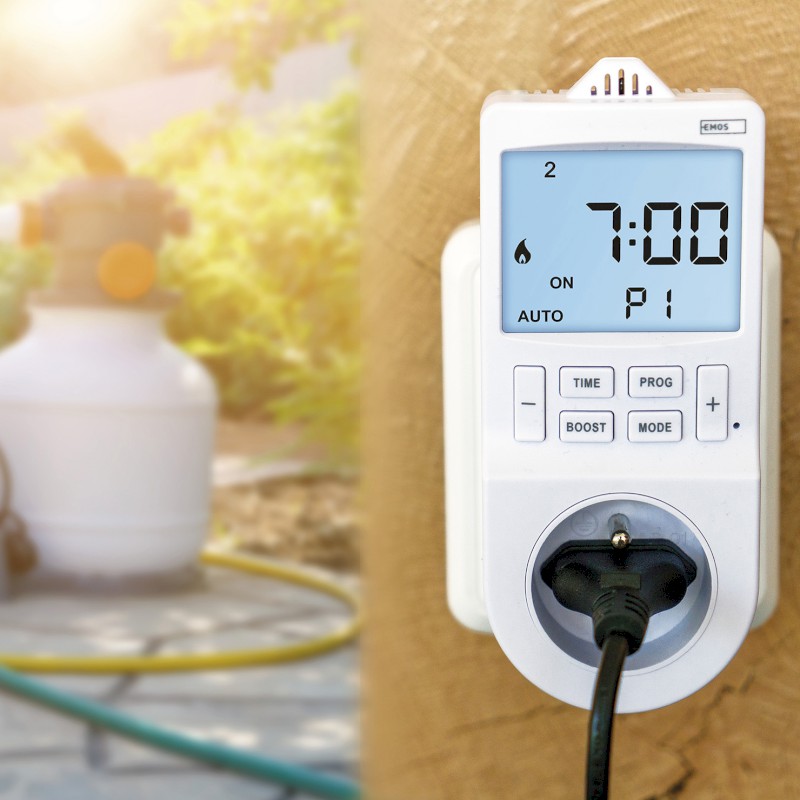 Zásuvkový termostat s funkcí digitální spínací zásuvky P5660FR