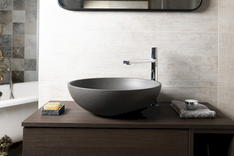 TURF betonové umyvadlo na desku, včetně výpusti, Ø 44cm, černý granit AR436