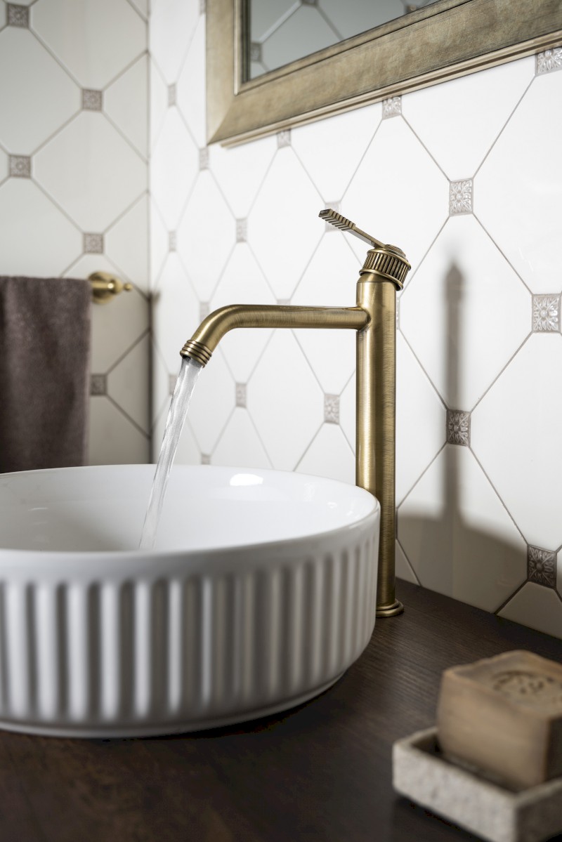 VERSI stojánková umyvadlová baterie vysoká, prodloužená hubice, bronz RV007/18