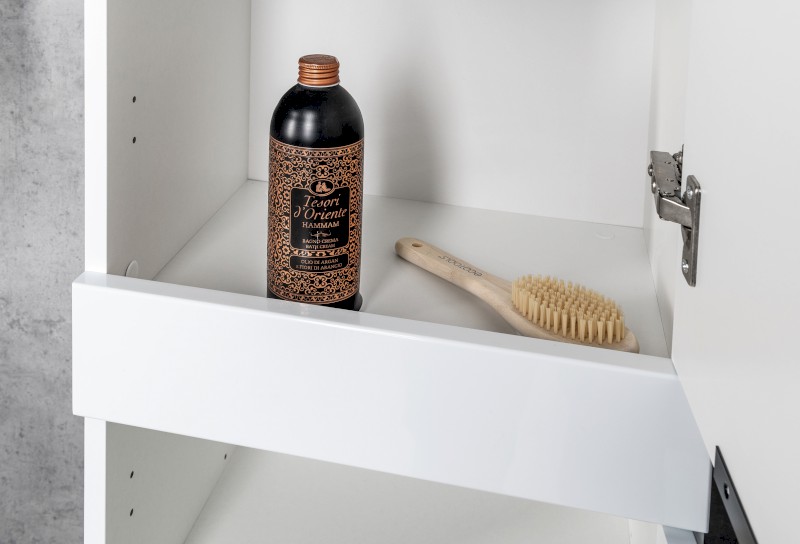 AKIRA vysoká skříňka 180x40x30cm, bílá AK180